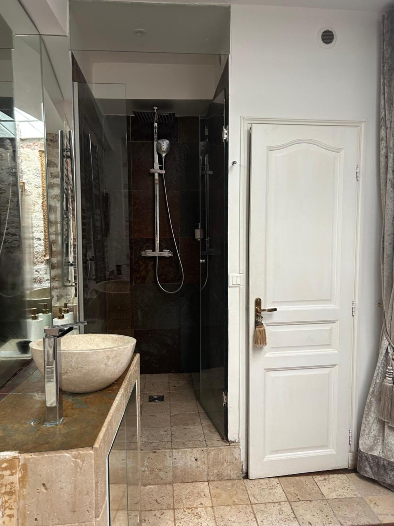 Atelier D Artiste Sur L Ile Saint Louis Apartment